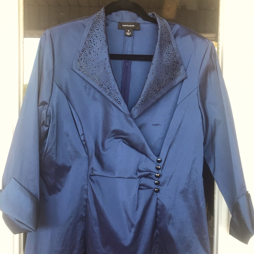 Ladies R&M Richards Size 16 Midnight Blue Collared Dressy Silky Shirt. Worn once